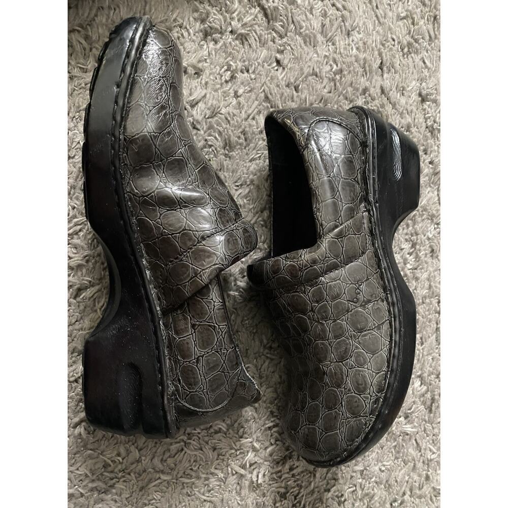 B.o.c. Womens Peggy Clogs Gray Patent Crocodile Round Toe Slip On Size 8 - Picture 6 of 10